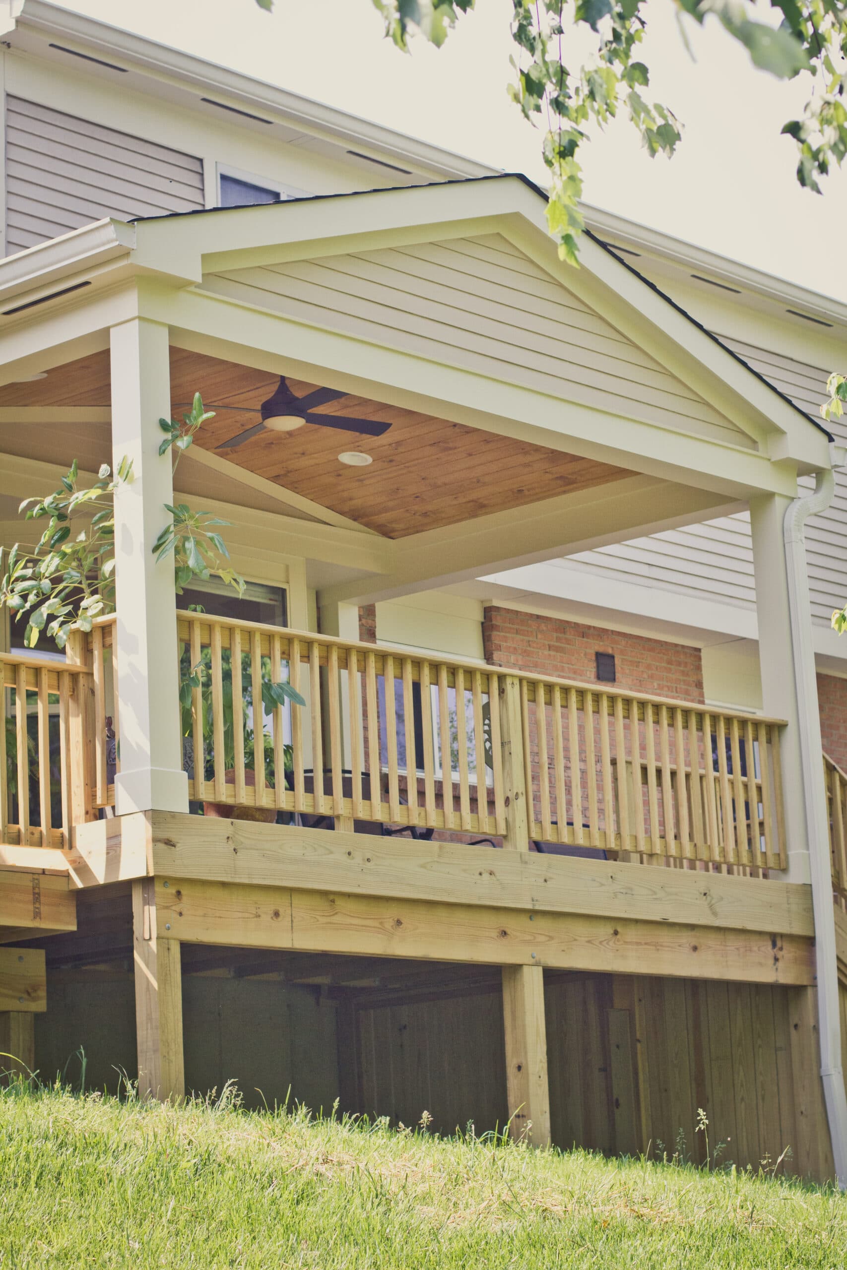 Captivating Northern Kentucky Covered Porch