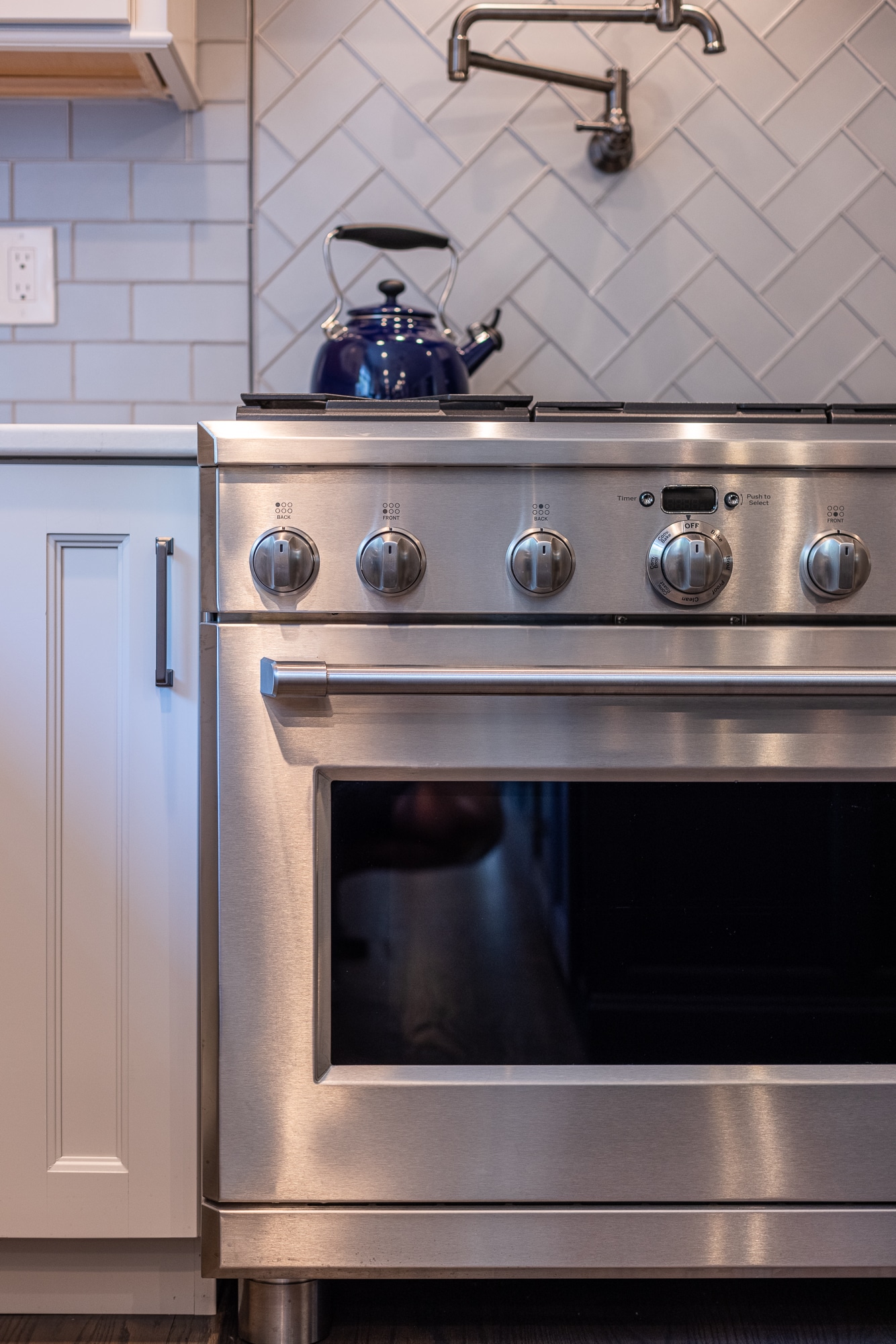 Montgomery Kitchen Built For Entertaining