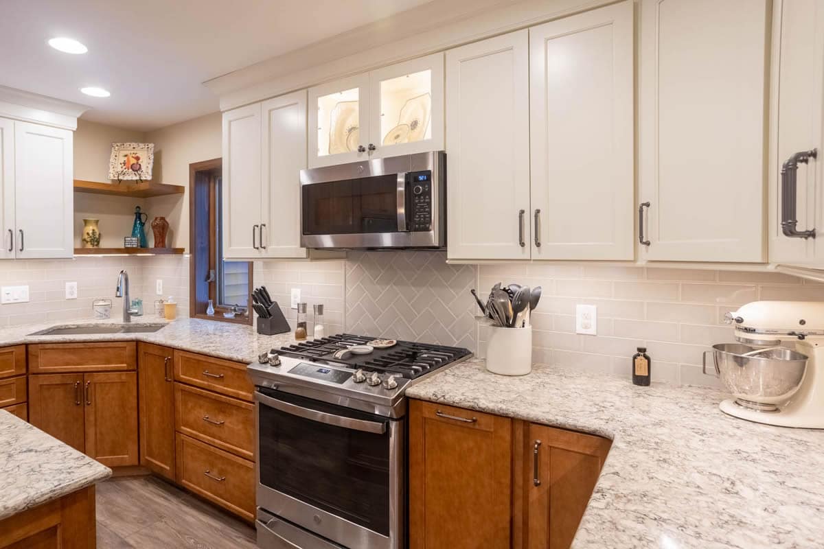 Mt. Healthy Sentimental Stainglass Kitchen