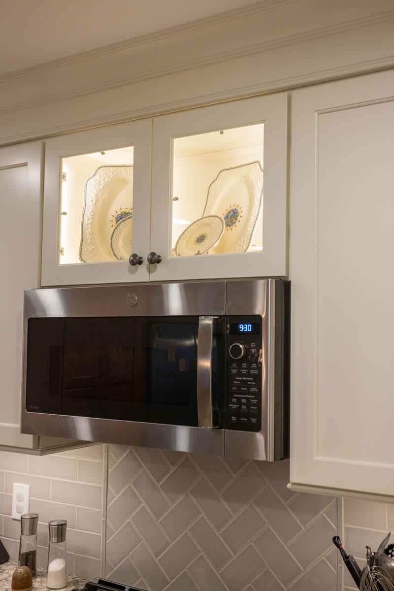 Mt. Healthy Sentimental Stainglass Kitchen